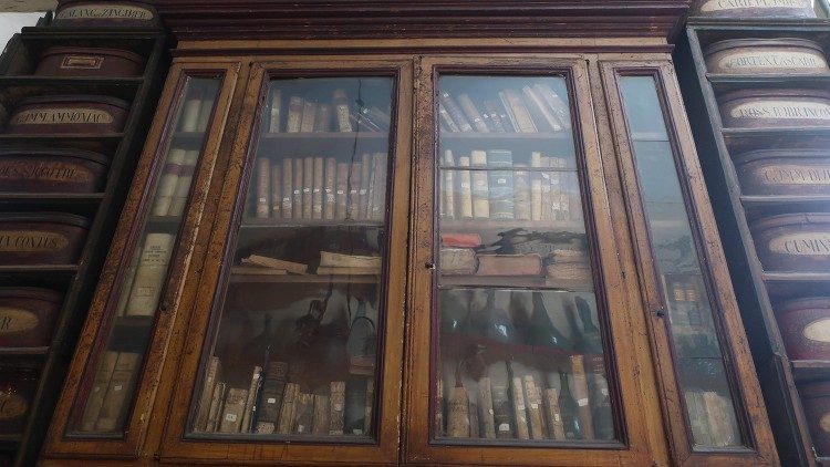 L'antica farmacia di Santa Maria della Scala - Foto di A. Poce
