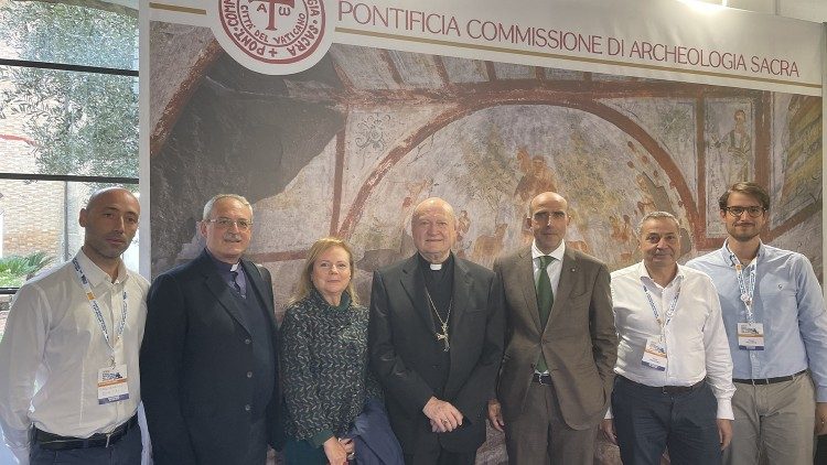 Paestum - Borsa mediterranea. Il cardinale Gianfranco Ravasi con mons. Pasquale Iacobelli, Alfonsina Russo e Ugo Picarelli