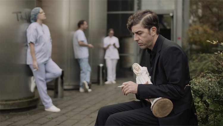 Una scena del film "The Man from Rome" con Michele Riondino, per la prima volta in Italia al Tertio Millennio Film Fest 2023
