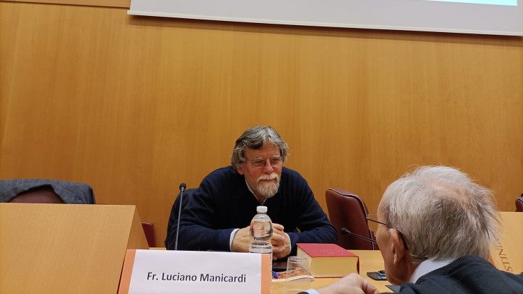 Fra Luciano Manicardi al tavolo dei relatori