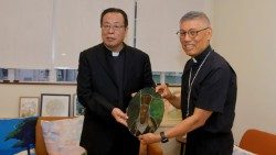 Il-cardinale-Chow-e-il-vescovo-Li-Shan-Hong-Kong-13-novembre-2023-Sunday-Examiner.jpg