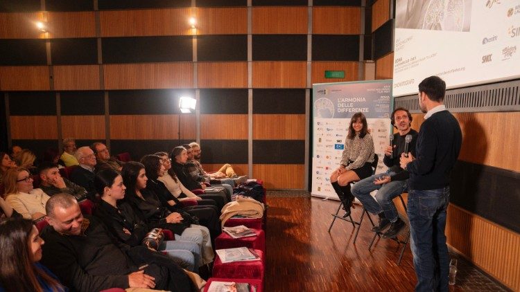 L'incontro con Aurora Giovinazzo e Stefano Chiantini (al centro), protagonista e regista di "Una madre"