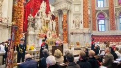 Venezia-mons.-Moraglia-alla-Messa-per-la-Madonna-della-SaluteAEM.jpg