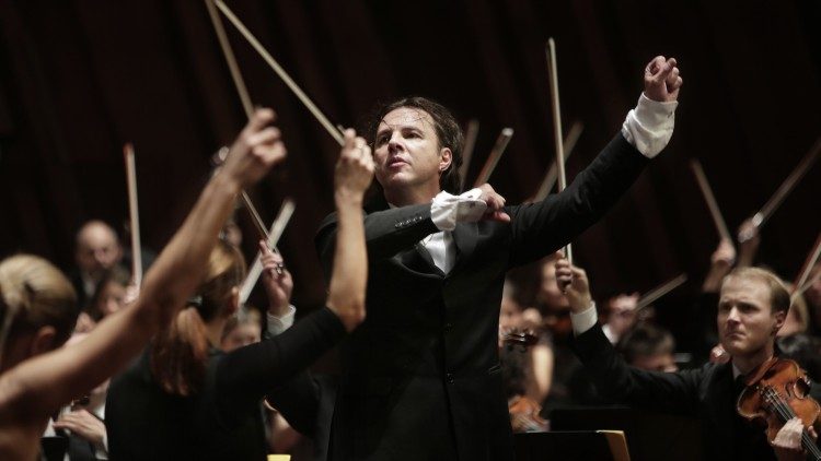 A Roma il debutto di Teodor Currentzis e dellorchestra Utopia