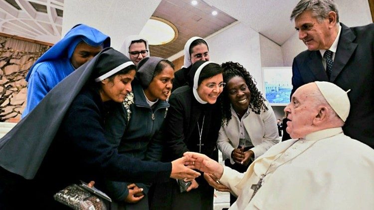 Religiosas del "Proyecto Pentecosts" junto al Papa Francisco 