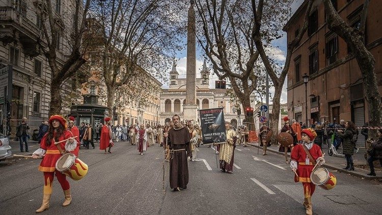 La sfilata lungo via Merulana nel 2022