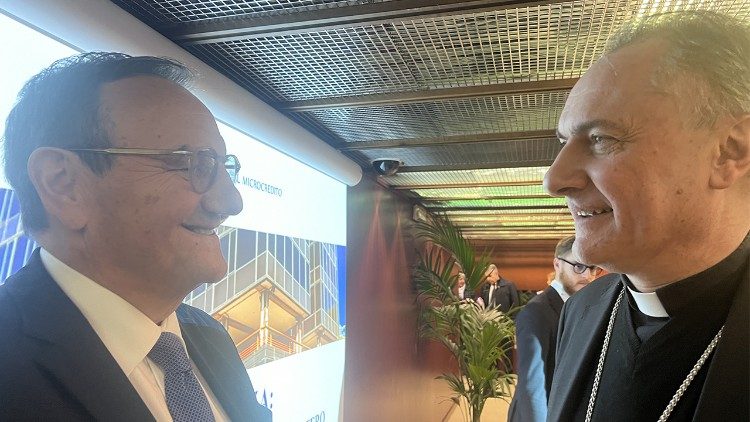 Il cardinale Gambetti e il presidente del Microcredito Baccini