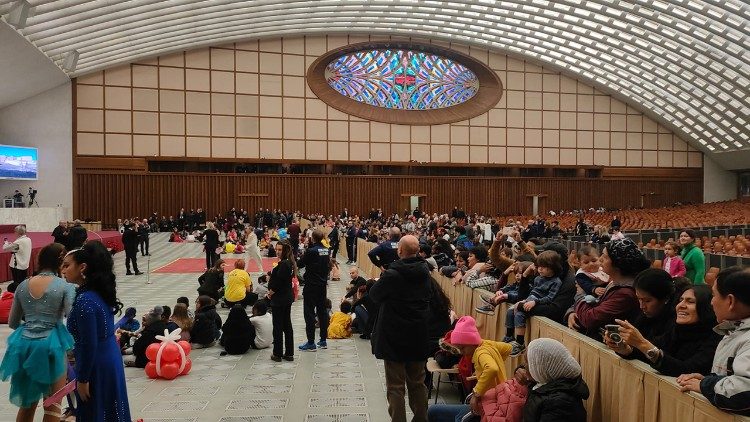 Families gather in the Paul VI Hall to greet the MAP