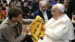 Il-Papa-saluta-Bruno-il-campione-di-voley-Mossa-de-RezendeAEM.jpg