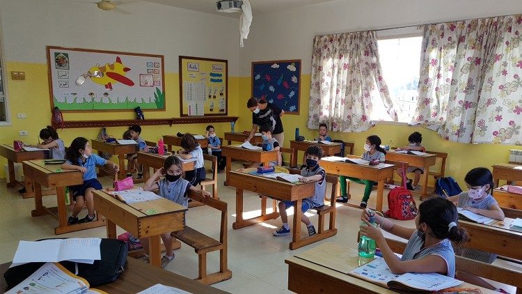 Libano, i bambini seguiti dalle suore della Carità di Santa Giovanna Antida grazie all'aiuto del Gruppo India